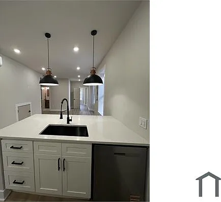 121 W Sharpnack St #2 — Photo 1