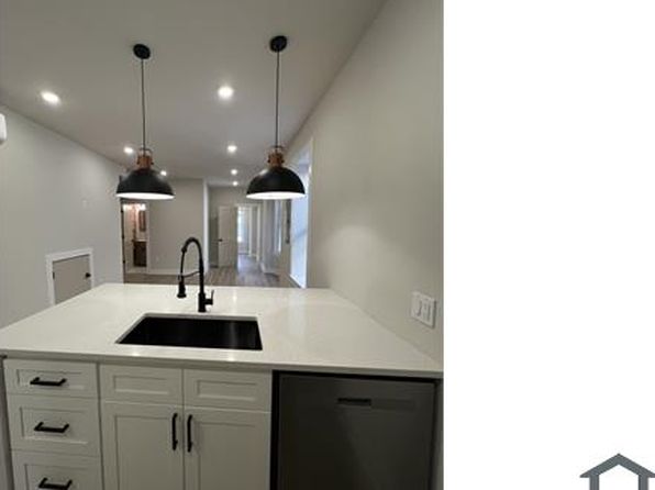121 W Sharpnack St Floor 2