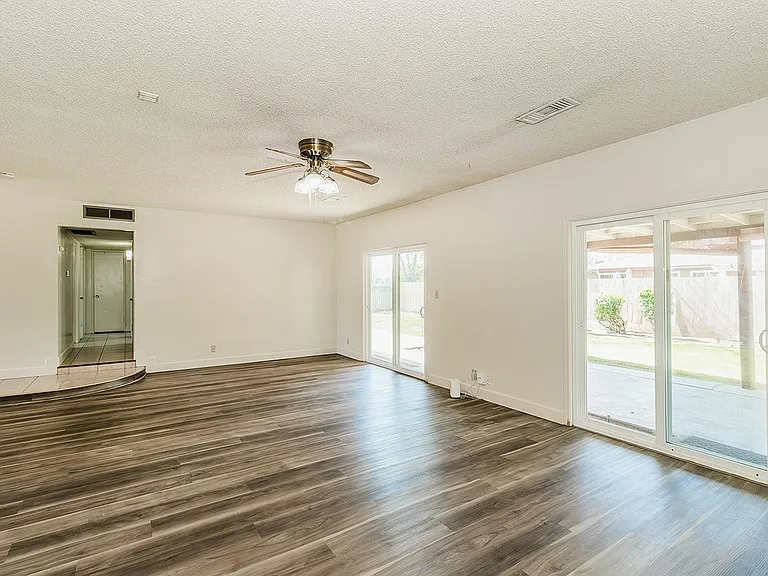 4411 N Winery Ave — Photo 7