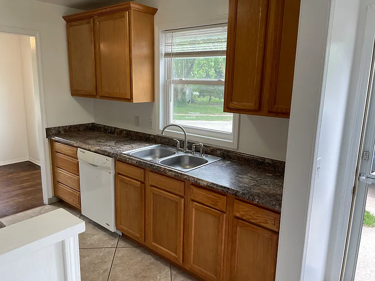 1020 Cole Creek Dr — Photo 4