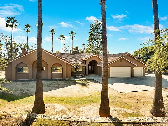 Driveway, Garage and Front Entry 2.