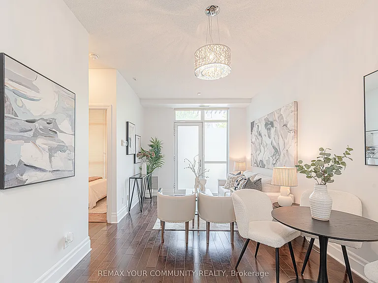 39 Upper Duke Cres #102 — Photo 2