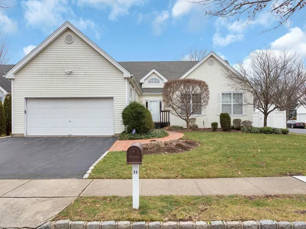11 Lyndon Pl, Melville, NY 11747