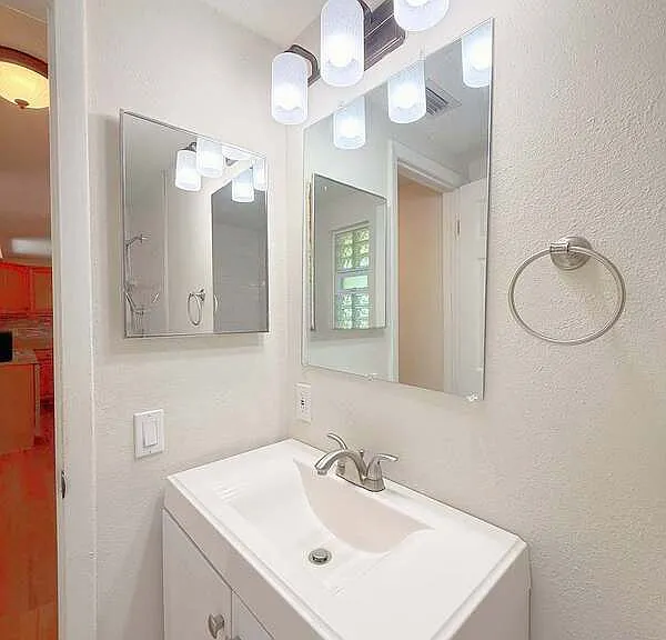 15839 Villa Dr — Photo 36