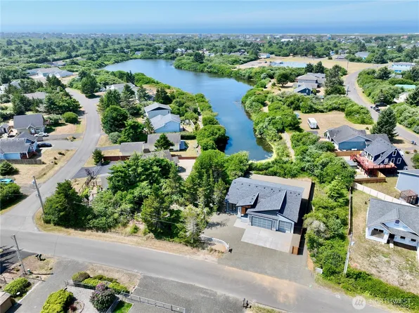 887 Texmar Avenue SW, Ocean Shores, WA 98569