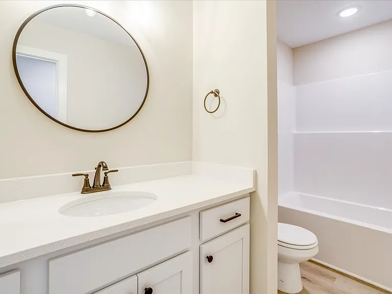 220 N Gowen — Photo 11