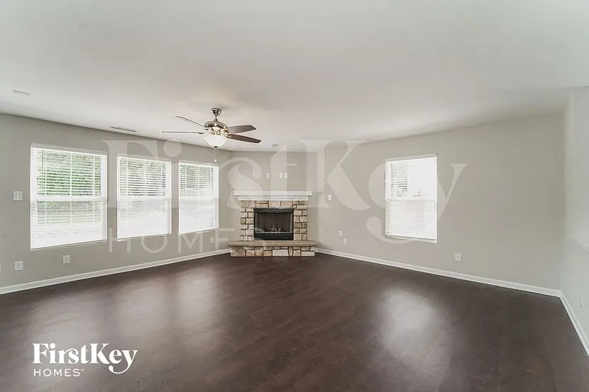 5 bed, 3.0 bath, 3416 sqft, $3,275 — Photo 4