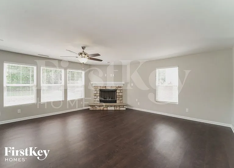 1431 Waterlily Ln — Photo 4