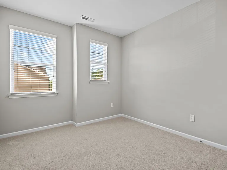 1136 Commack Dr — Photo 27