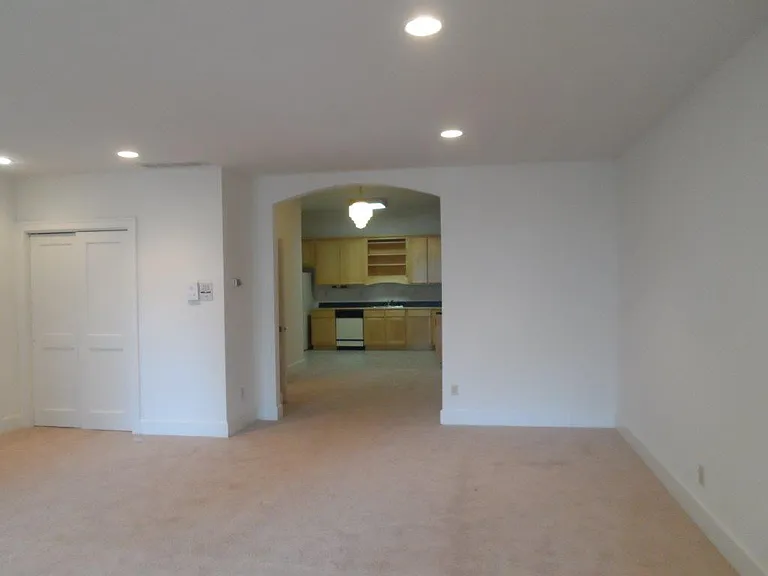 127 N College Ave — Photo 3