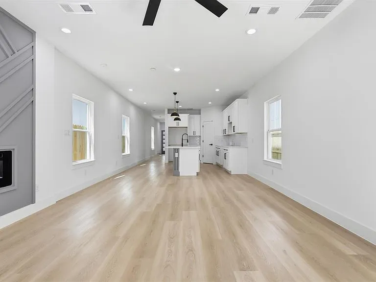 2532 Lowery St — Photo 11