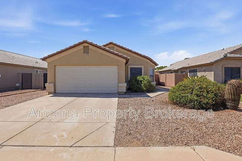 4 bed, 2.0 bath, 1603 sqft, $2,145 — Photo 2