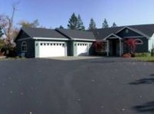 580 Seclusion Loop, Grants Pass, OR 97526