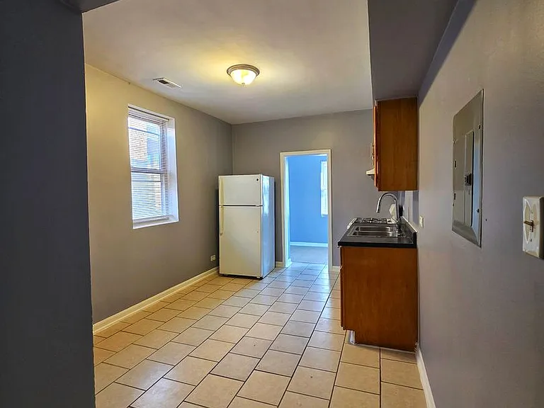 7927 S Essex Ave — Photo 13