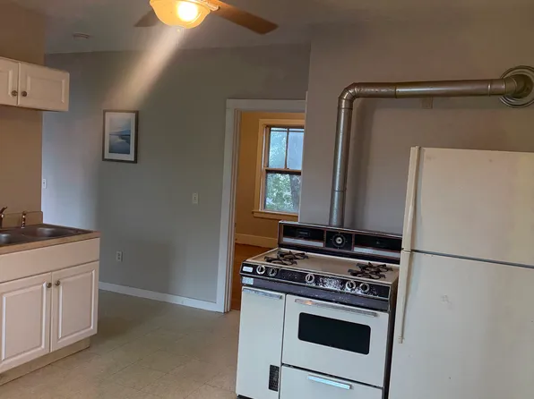 450 Cumberland Hill Rd #2R, Woonsocket, RI 02895
