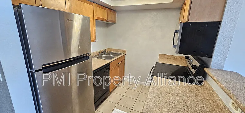 1 bed, 1.0 bath, 678 sqft, $1,300 — Photo 2