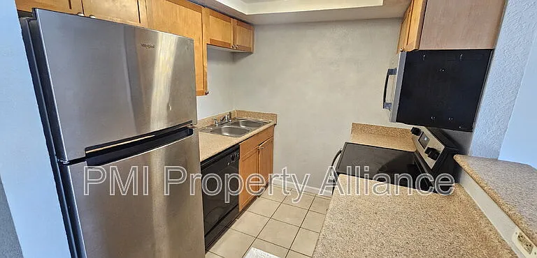 302 Lewfield Cir — Photo 2