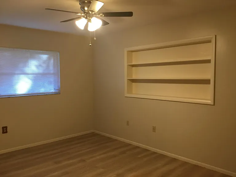 4518 Linwood St — Photo 15
