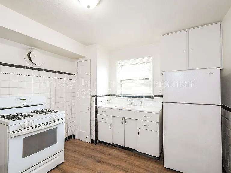 7150 Manette Dr — Photo 3