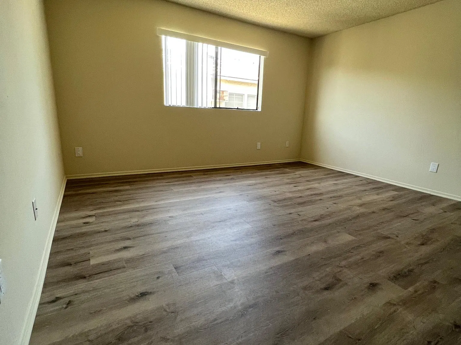 1670 Manning Ave — Photo 4