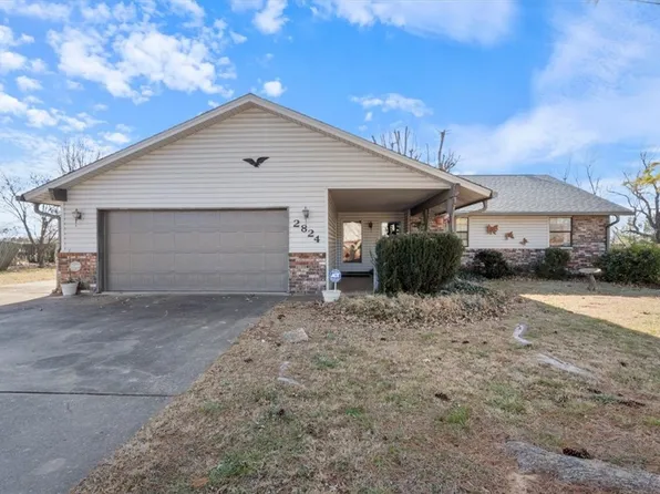 2824 Parkwood Cir, Rogers, AR 72756