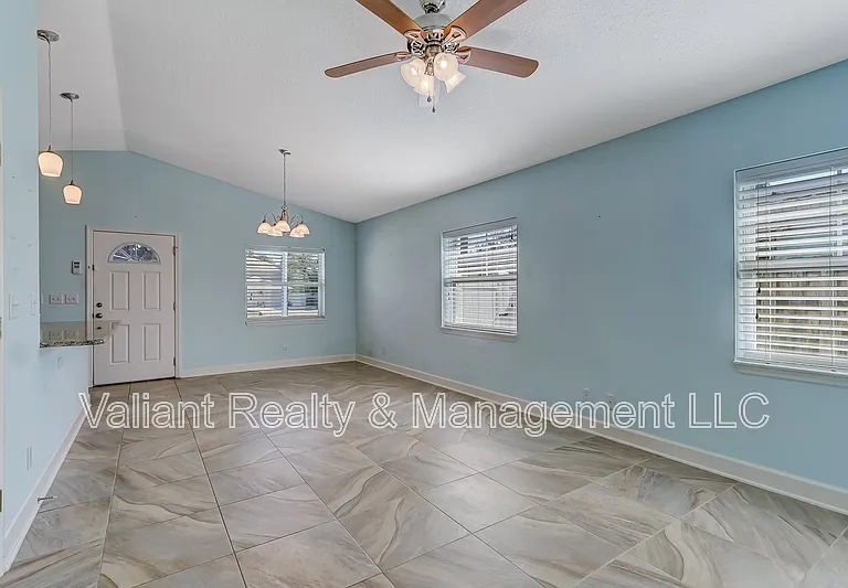 2110 3rd St — Photo 13