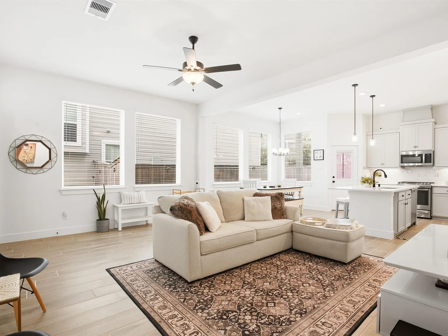 3 bed, 2.5 bath, 1824 sqft, $2,890 — Photo 4