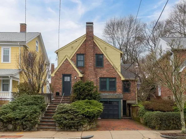 6 Martin St, West Roxbury, MA 02132