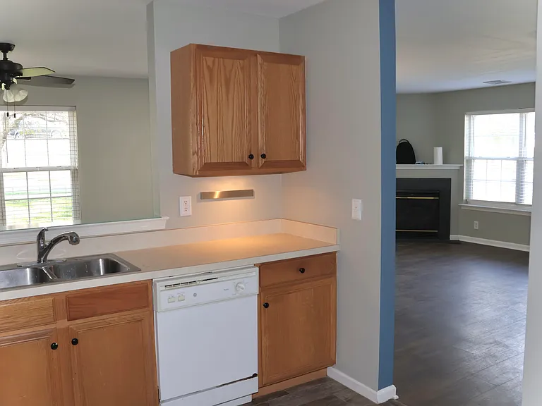 44 Courtyard Dr — Photo 12