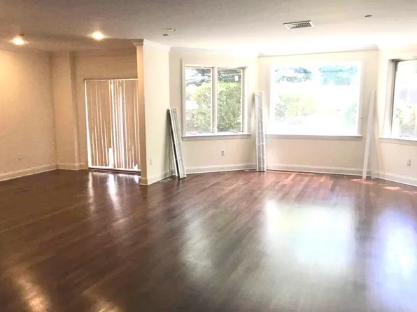 (undisclosed Address), Great Neck, NY 11020