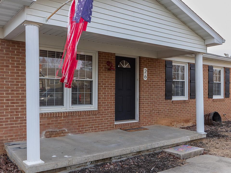 1st image of 26 Briarwood Cir
