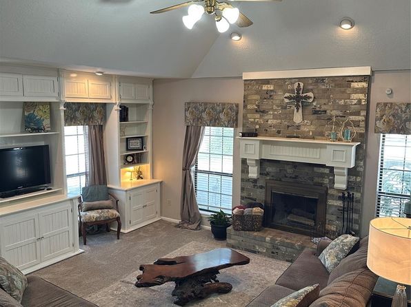 106 Panorama Dr, Conroe, TX 77304