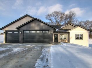 6465 Burr Oak Ln, Eau Claire, WI 54703