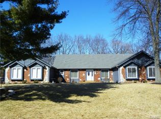 566 Shadowridge Dr, Ballwin, MO 63011