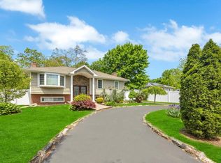 25 Terrace View Rd, Farmingdale, NY 11735