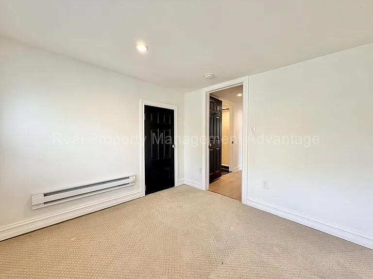 1330 E Chesterfield St — Photo 25