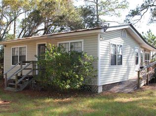 40 Lakeview Dr, Bald Point, FL 32346
