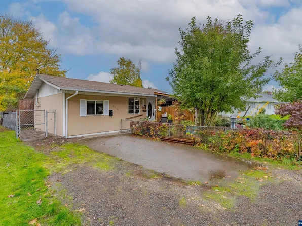 2070 16th St NE, Salem, OR 97301