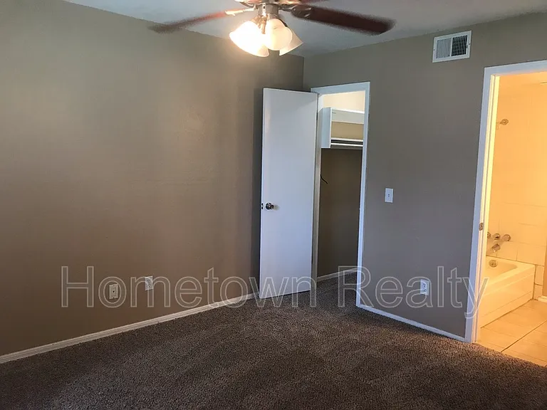 1013 Kelly Park Rd — Photo 15