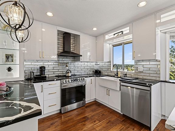 2nd image of 187 Warrick St