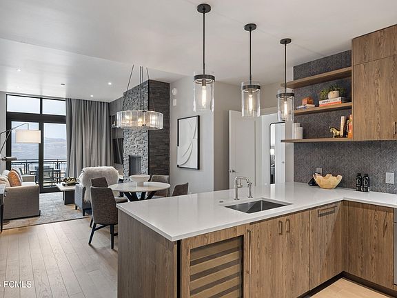 3rd image of 1702 W Glencoe Mountain Way #7048