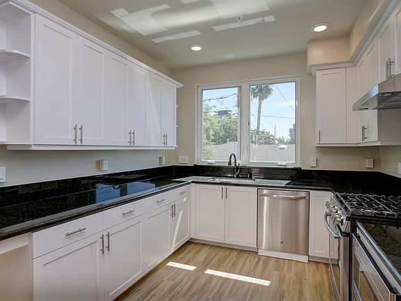 4th image of 2805 Newhall St