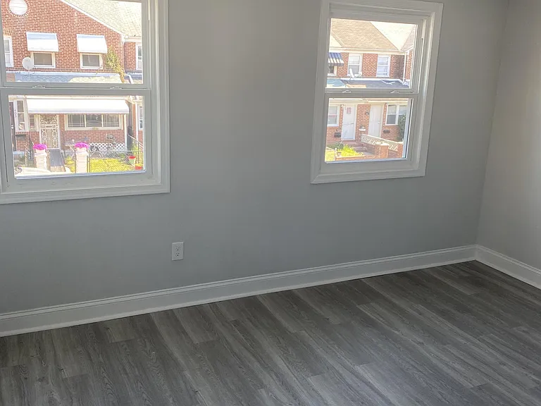 400 Maple Ln #1 — Photo 4