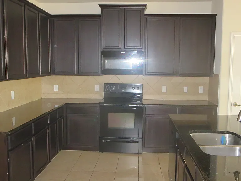 1706 Oak Glen Dr — Photo 18