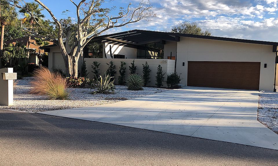 1st image of 425 Park Lane Dr