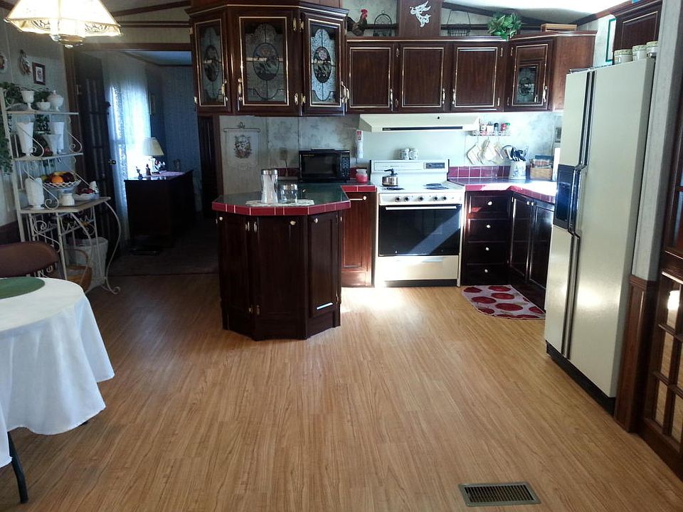 1st image of 33 Coachlight Ln