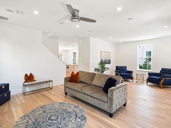 2nd image of 821 Garden St