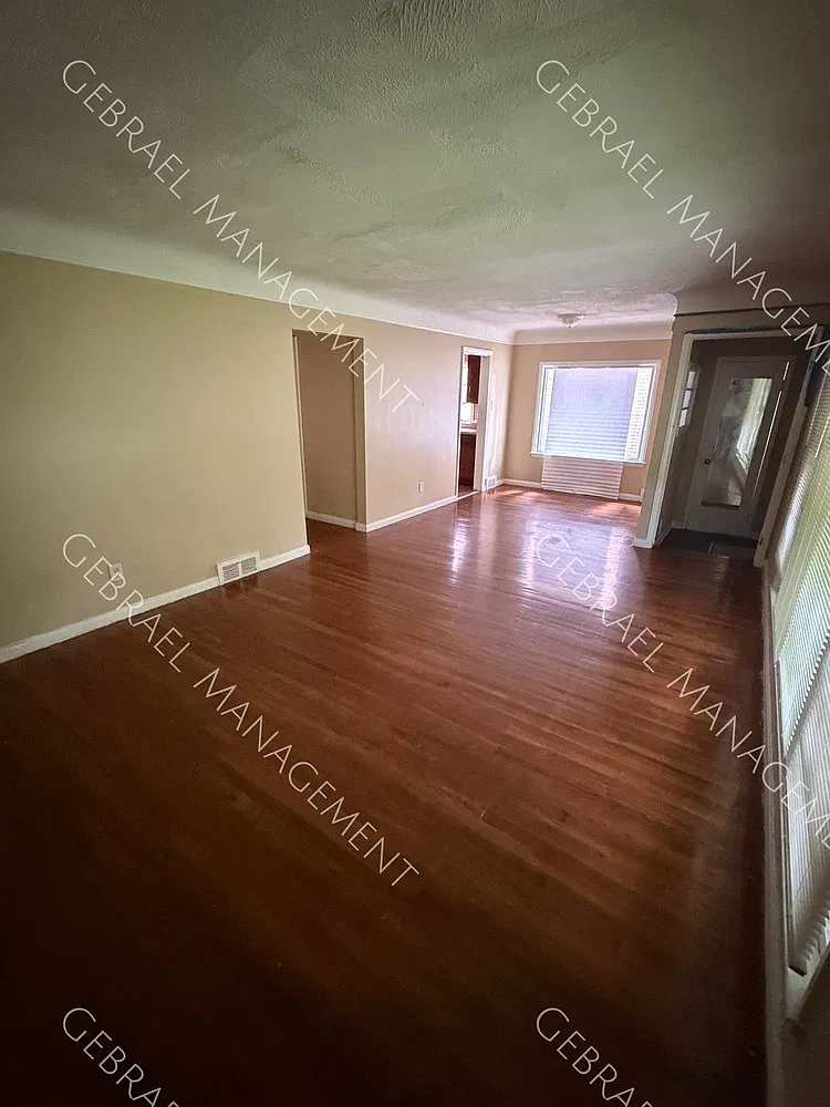 18234 Lesure St — Photo 4