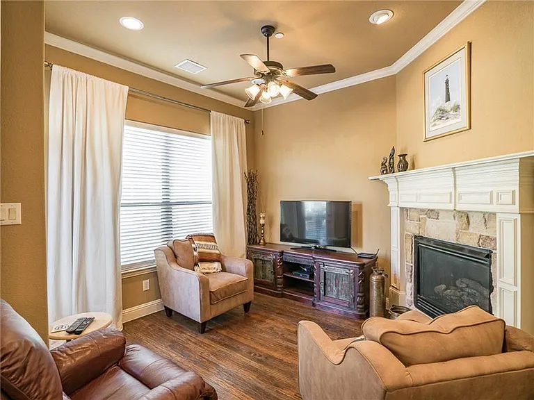 5733 Lois Ln — Photo 15