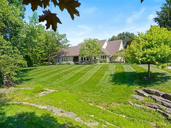 2nd image of 1480 Abbotsford Green Dr